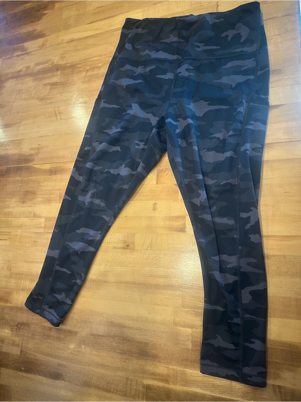 Athleta Ultimate Camo Black and Gray 7/8 Leggings, 1X